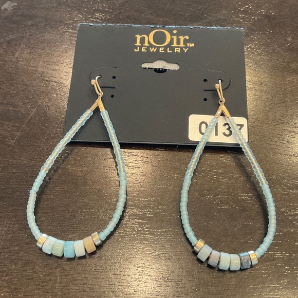#0137 NWT NOIR JEWELRY EARRINGS.BEADED GOLD/BLUE - Picture 1 of 1